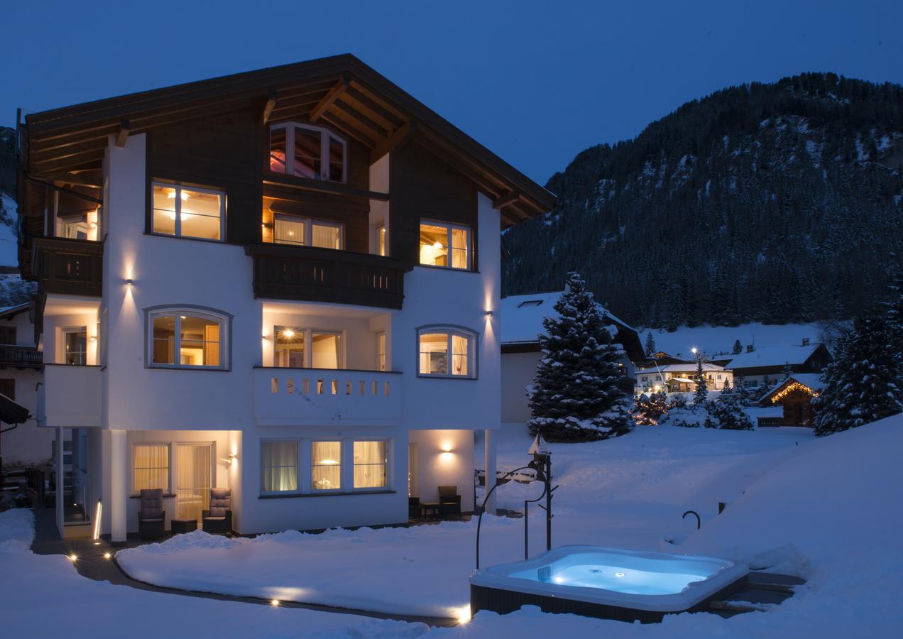 Apartments Antines Selva di Val Gardena Rum bild